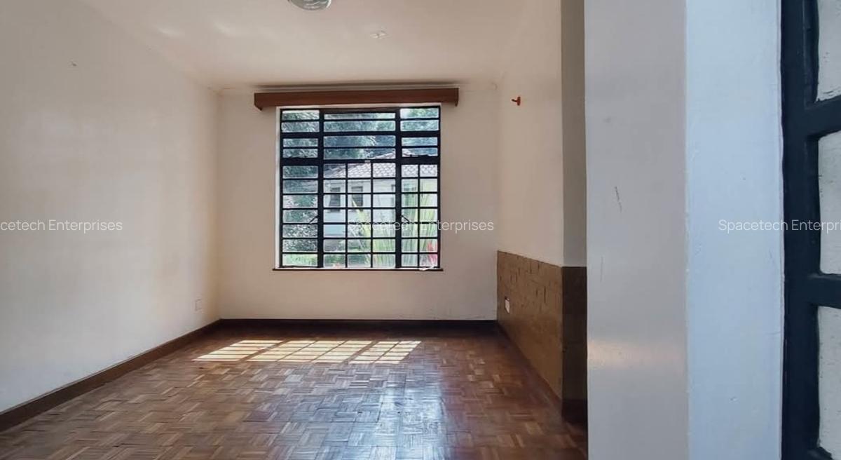 4 Bed Townhouse with En Suite in Rosslyn - 9
