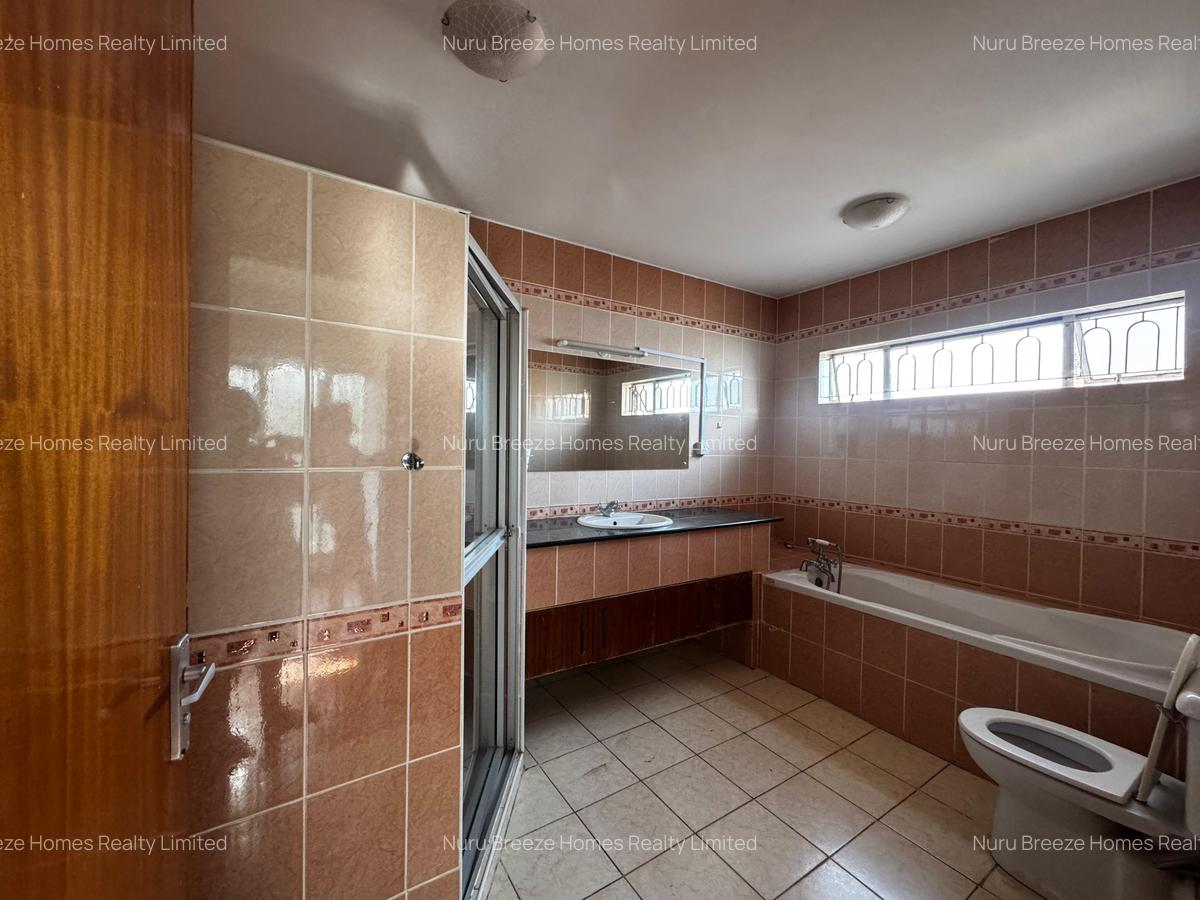 4 Bed Townhouse with En Suite in Spring Valley - 8