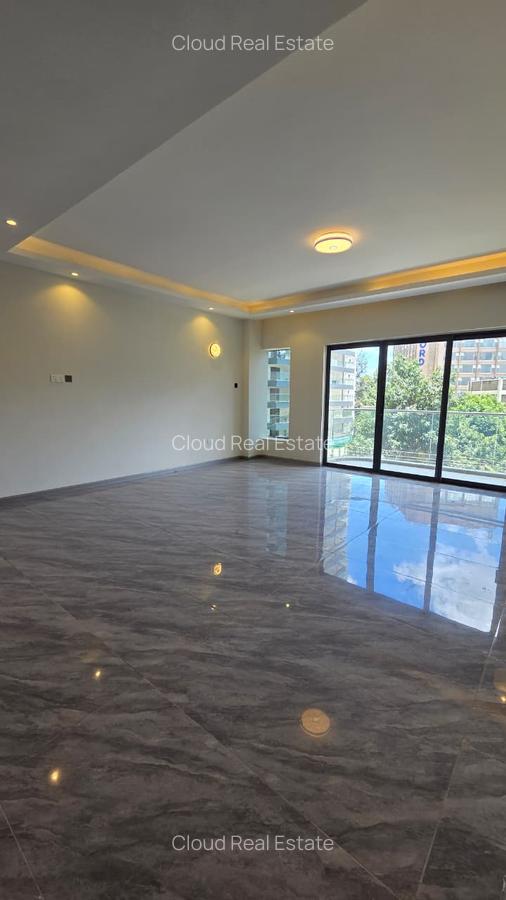 3 Bed Apartment with En Suite in Parklands - 7