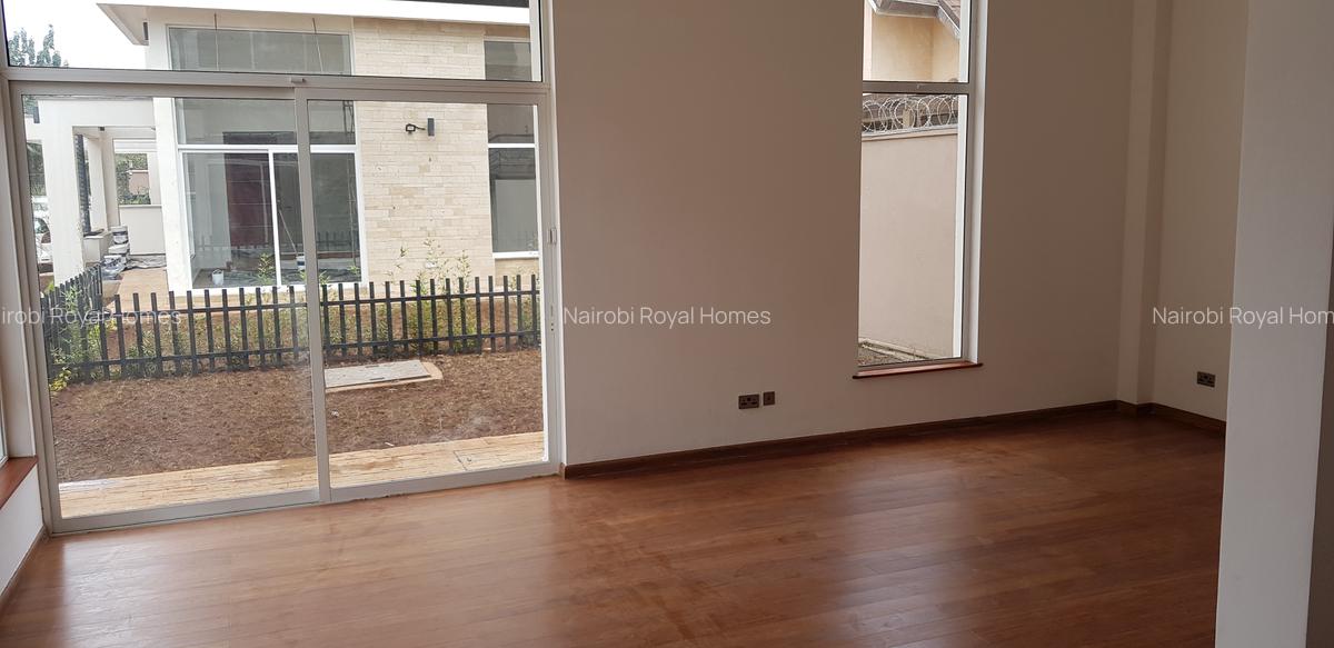 5 Bed Townhouse with En Suite at Lavington Road - 4