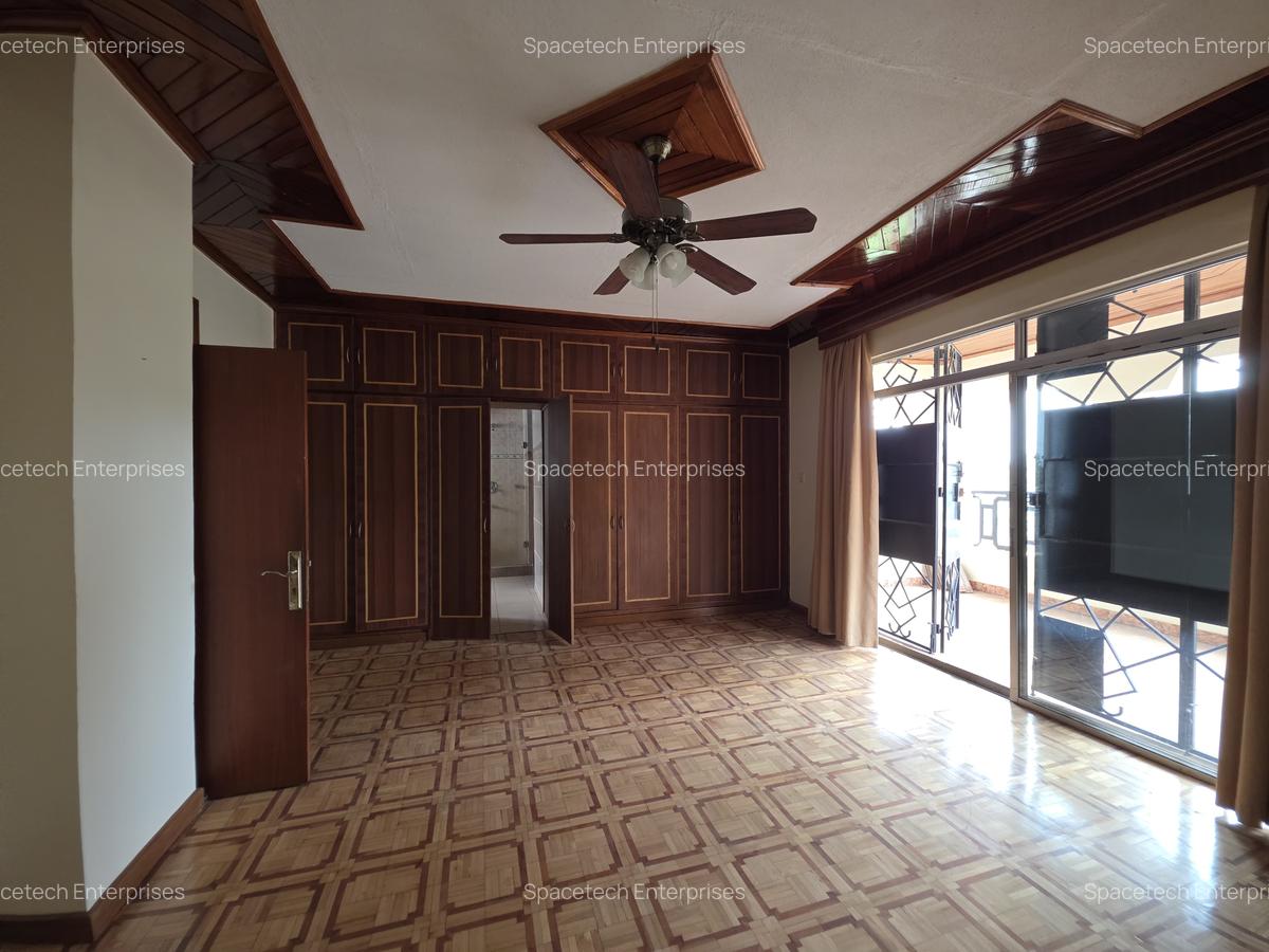 5 Bed House with En Suite in Runda - 9