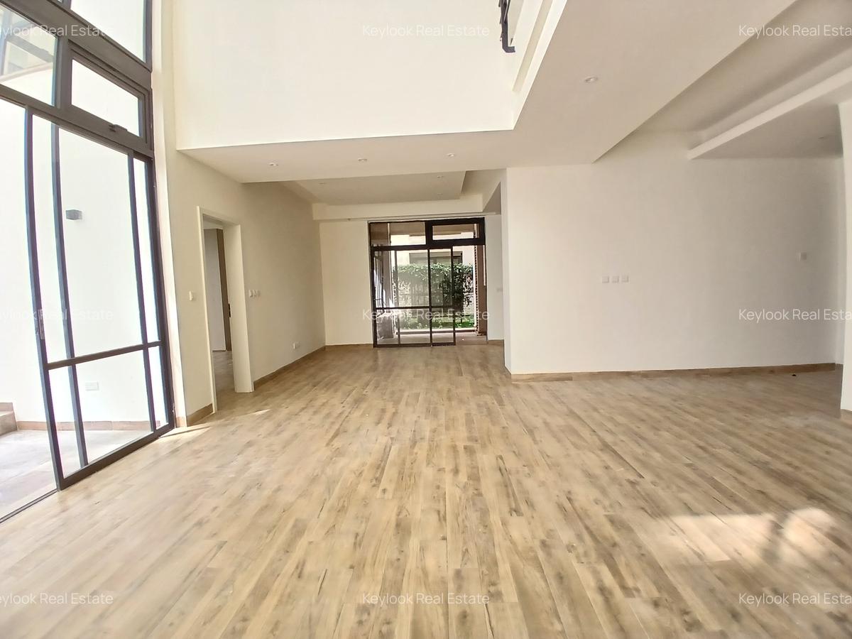 4 Bed Apartment with En Suite at Riverside Drive - 8