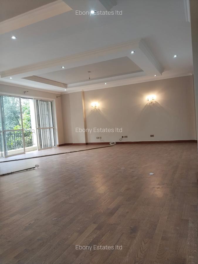 3 Bed Apartment with En Suite in Riverside - 2