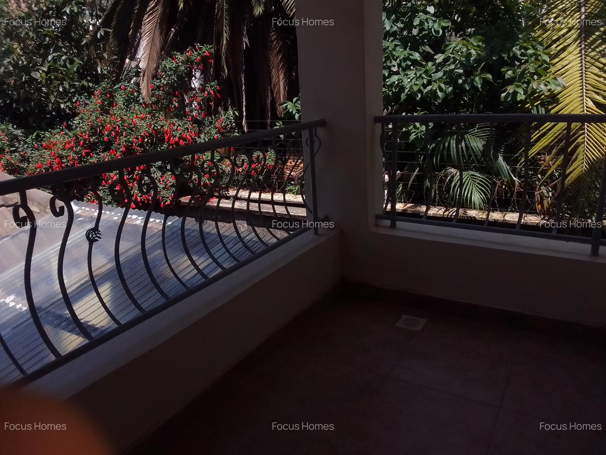 5 Bed Townhouse with En Suite in Lavington - 12