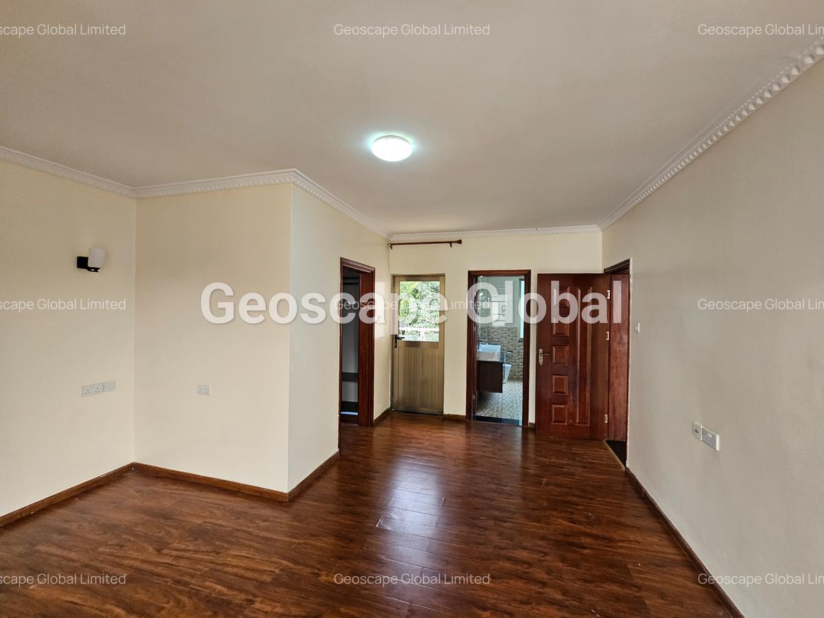 5 Bed House with En Suite in Lavington - 13