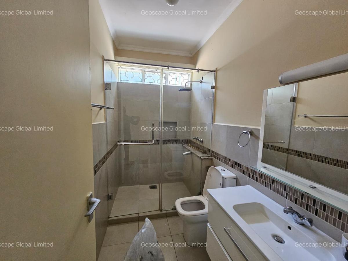 4 Bed House with En Suite in Spring Valley - 2
