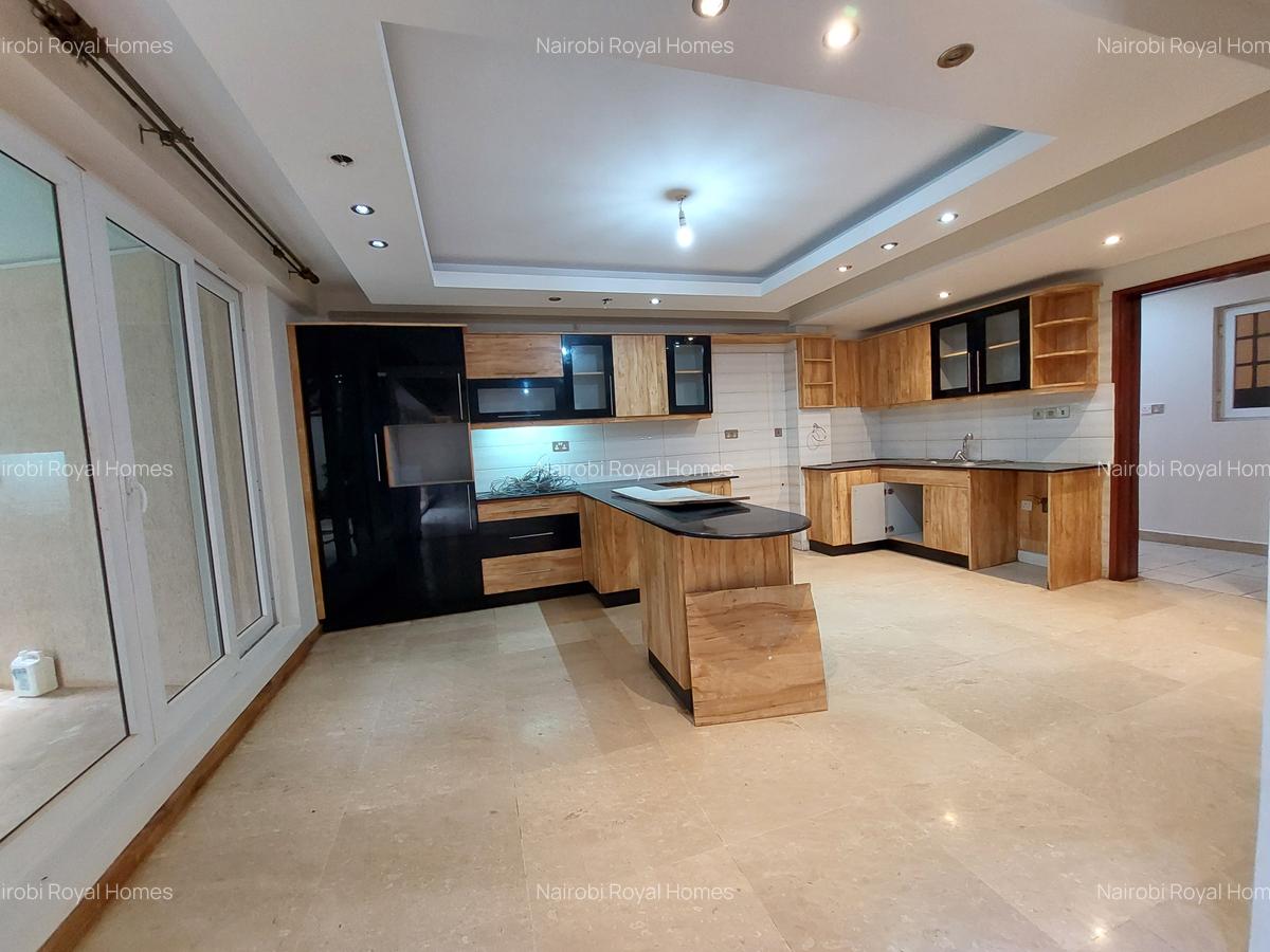 5 Bed Townhouse with En Suite at Lavington Road 66 - 6
