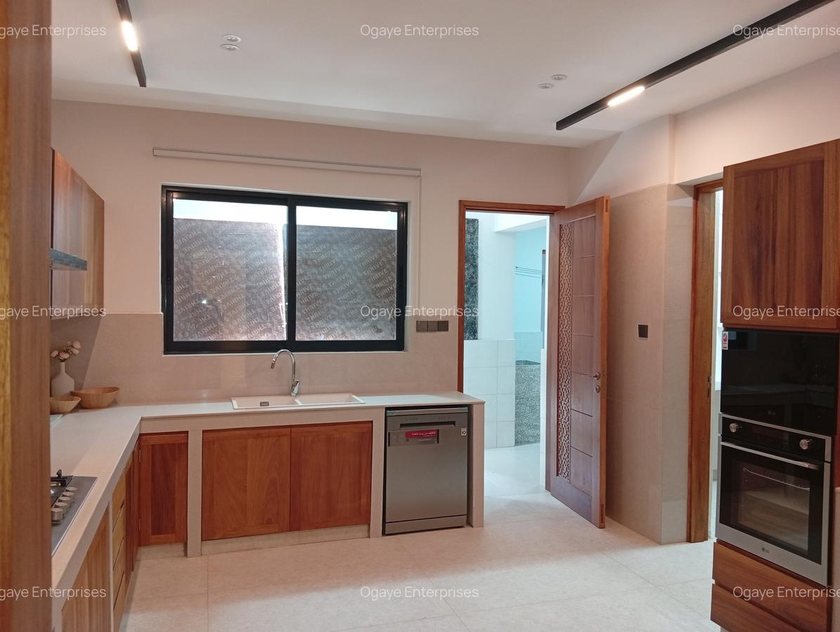 3 Bed Apartment with En Suite at Mt Kenya Road - 2