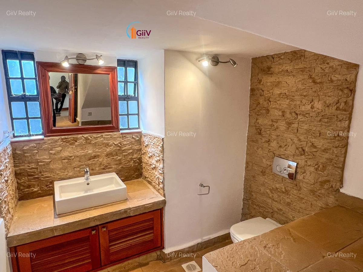 4 Bed Townhouse with En Suite in Spring Valley - 14