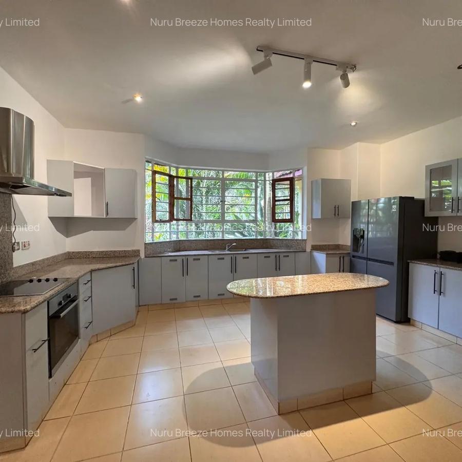 4 Bed House with En Suite in Runda - 3