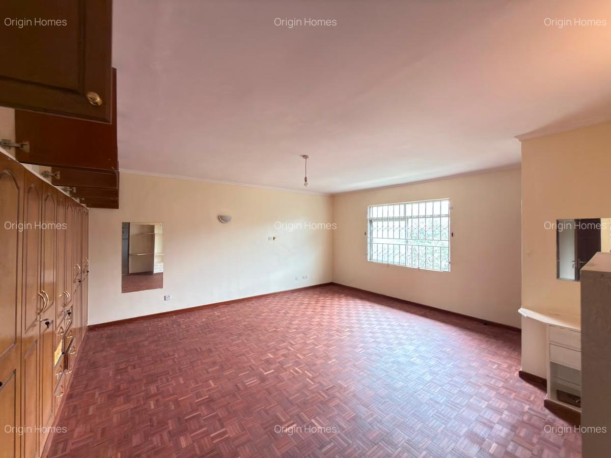 4 Bed Townhouse with En Suite at Lavington - 12