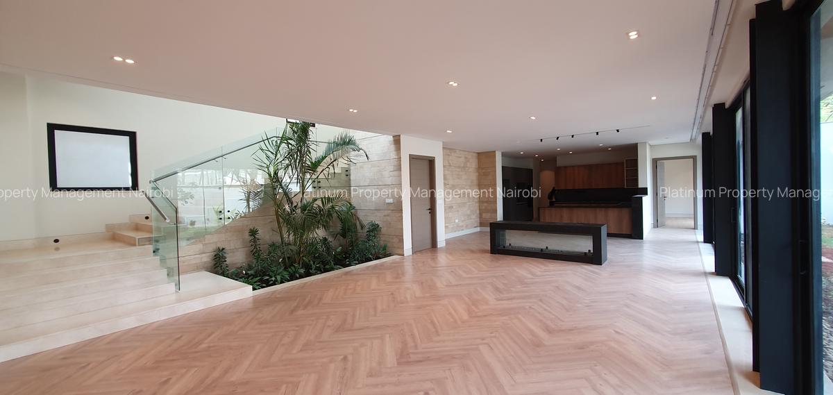 5 Bed Villa with En Suite in Westlands Area - 3
