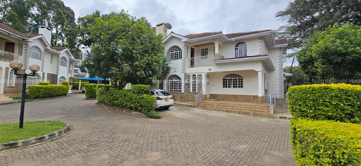 5 Bed Townhouse with En Suite at Lavington Road - 5