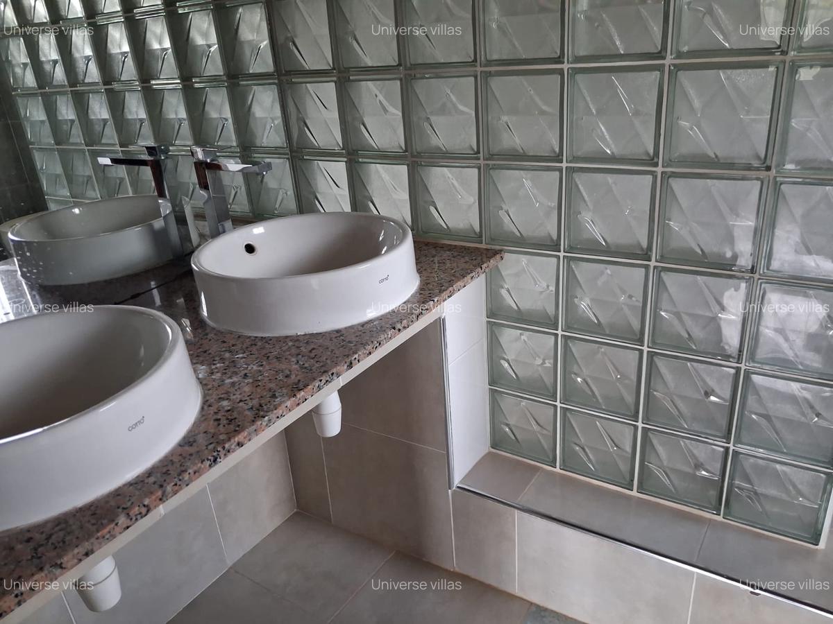 5 Bed Townhouse with En Suite at Karen - 18