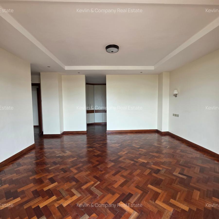 3 Bed Apartment with En Suite in Riverside - 17