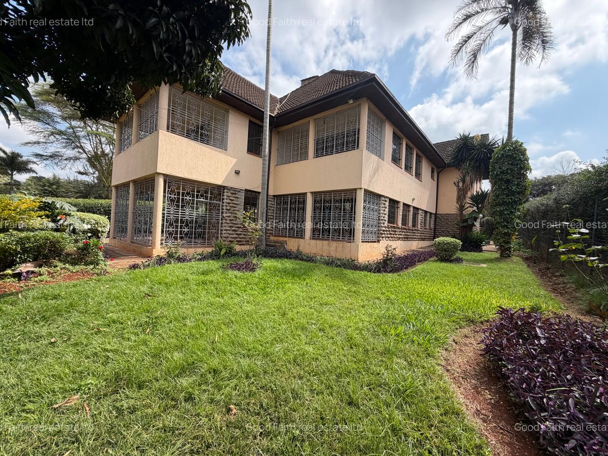 5 Bed House with En Suite in Runda - 2