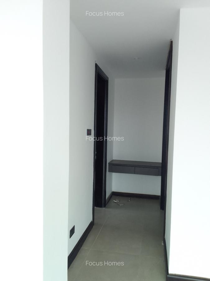 3 Bed Apartment with En Suite in Riverside - 12
