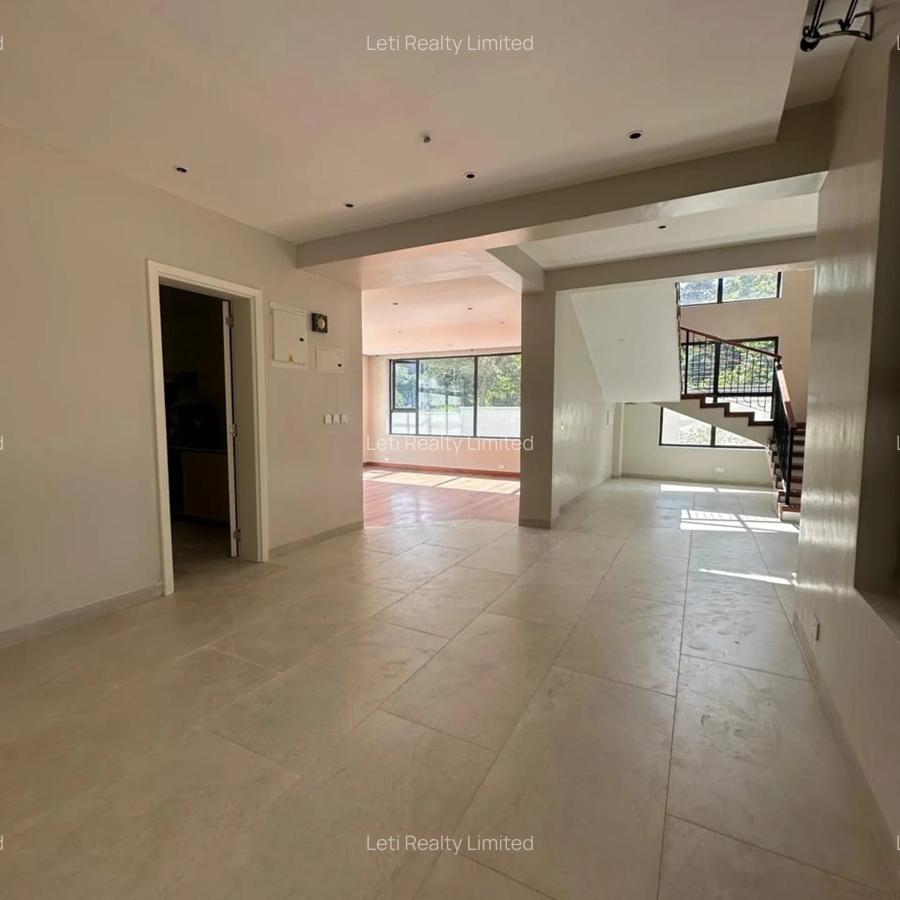 5 Bed Townhouse with En Suite in Lavington - 4