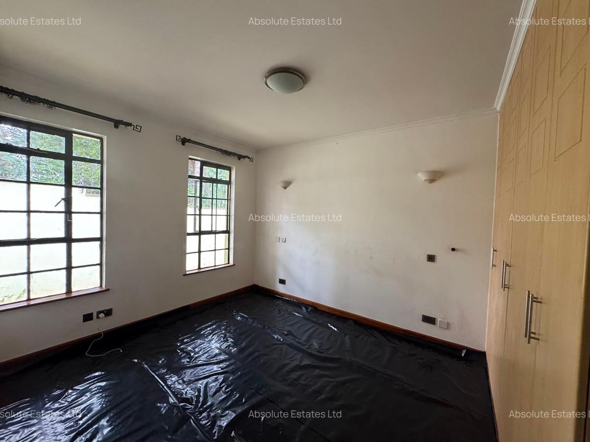 5 Bed Townhouse with En Suite in Lavington - 4