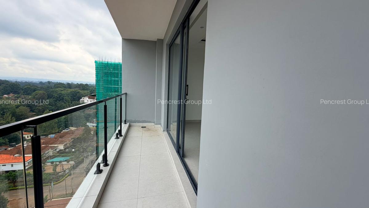 3 Bed Apartment with En Suite at Brookside - 5