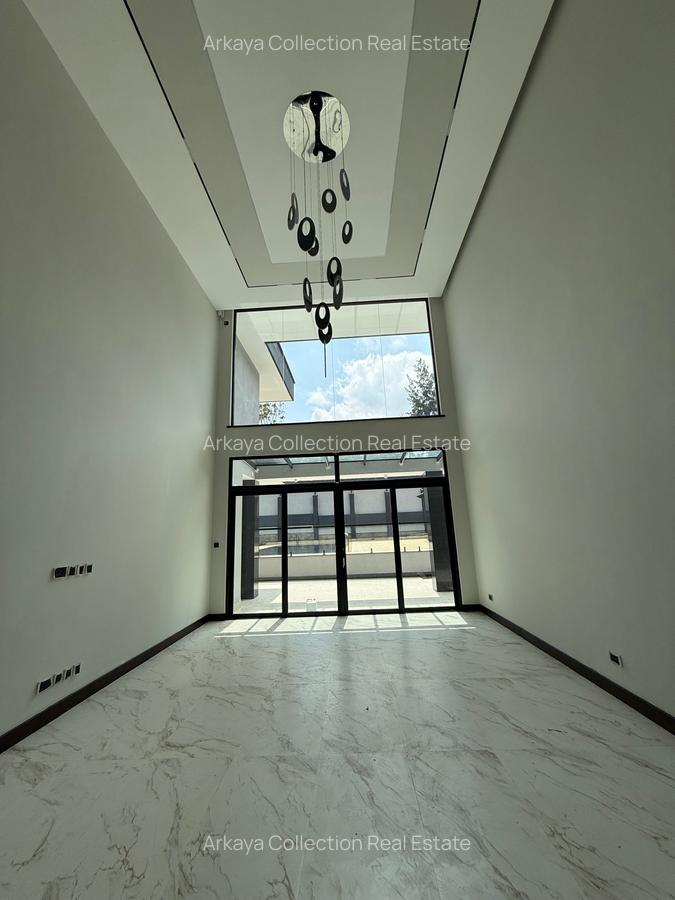 5 Bed House with En Suite in Nyari - 2