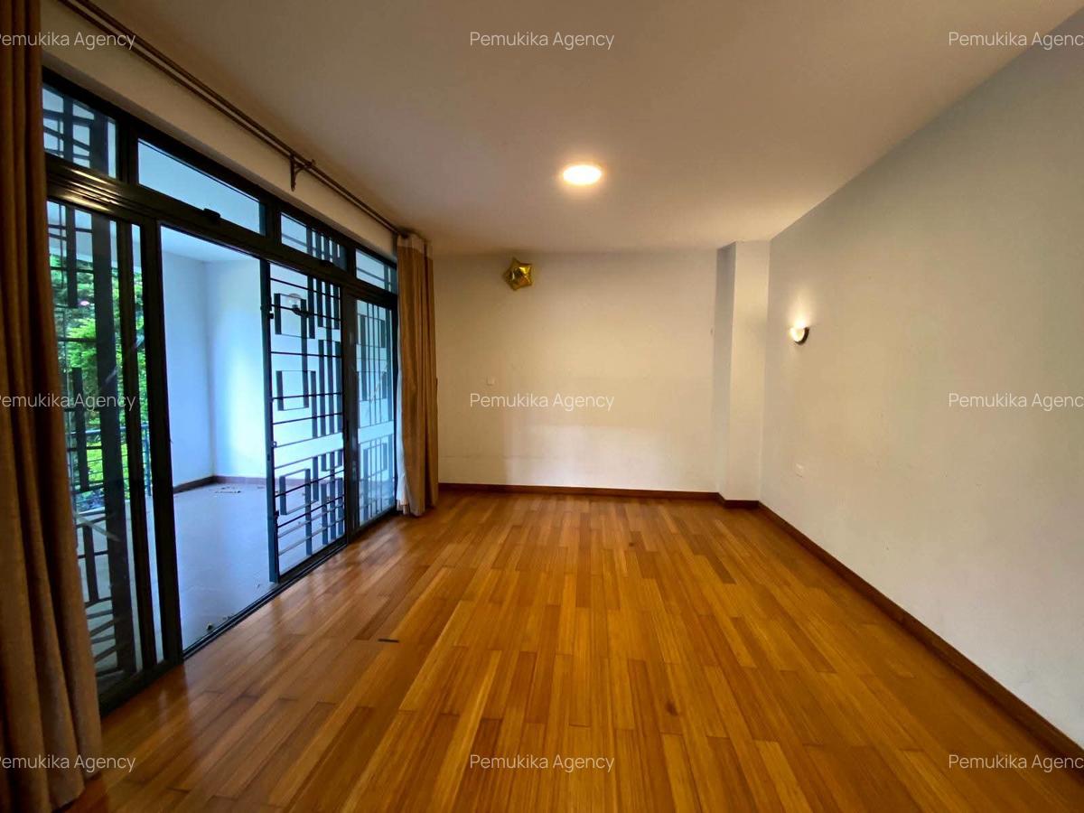 5 Bed Townhouse with En Suite in Spring Valley - 6