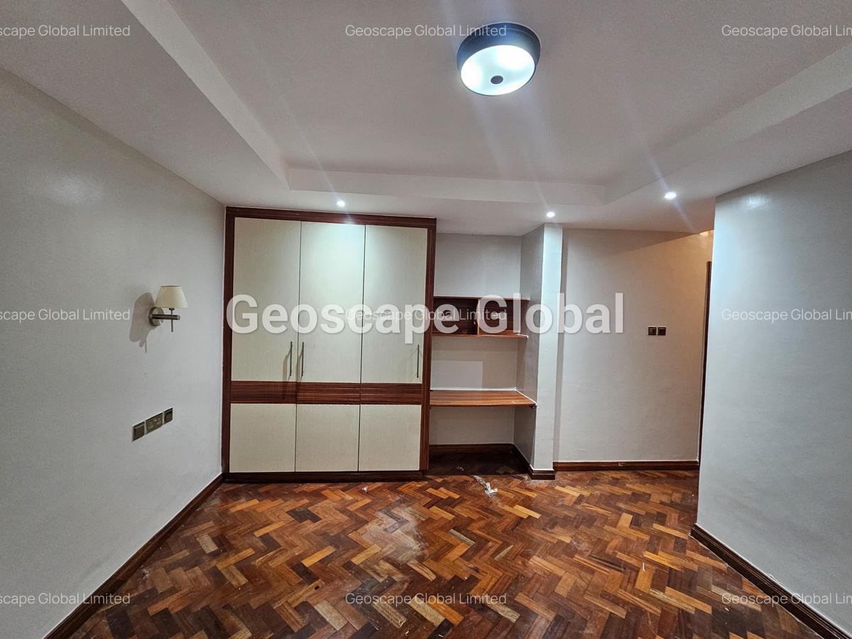 4 Bed Apartment with En Suite in Riverside - 4