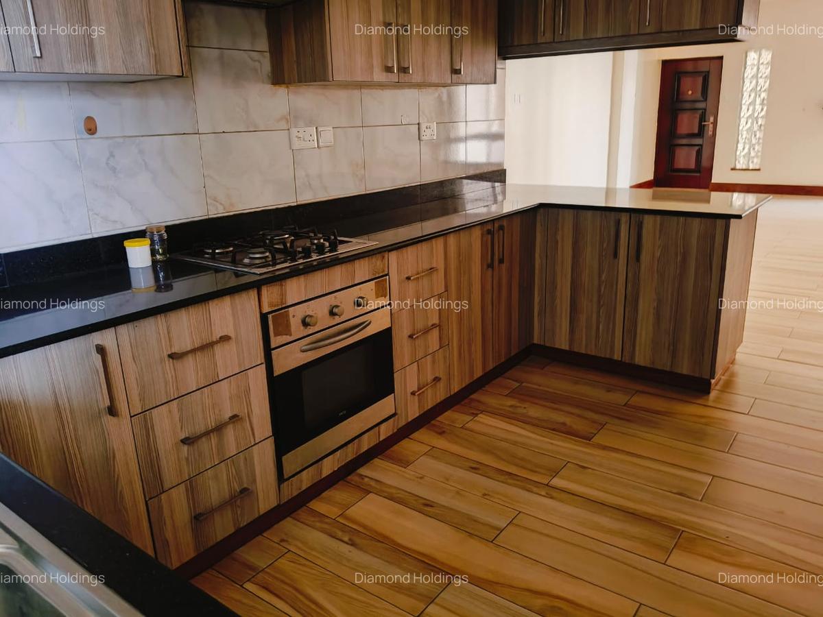 3 Bed Apartment with En Suite at Parklands - 12
