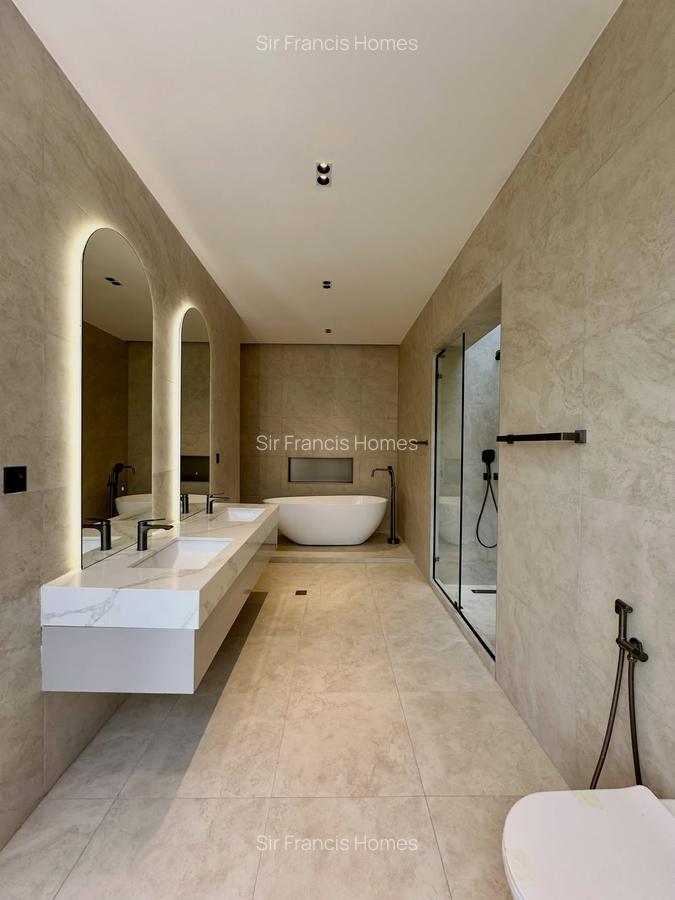 5 Bed Villa with En Suite in Runda - 4