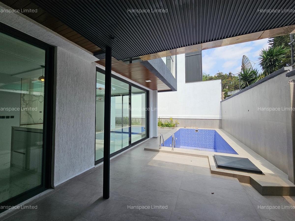 6 Bed Villa with En Suite in Lavington - 20