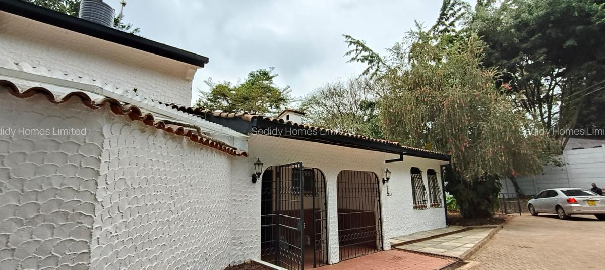4 Bed House with En Suite in Westlands Area - 16