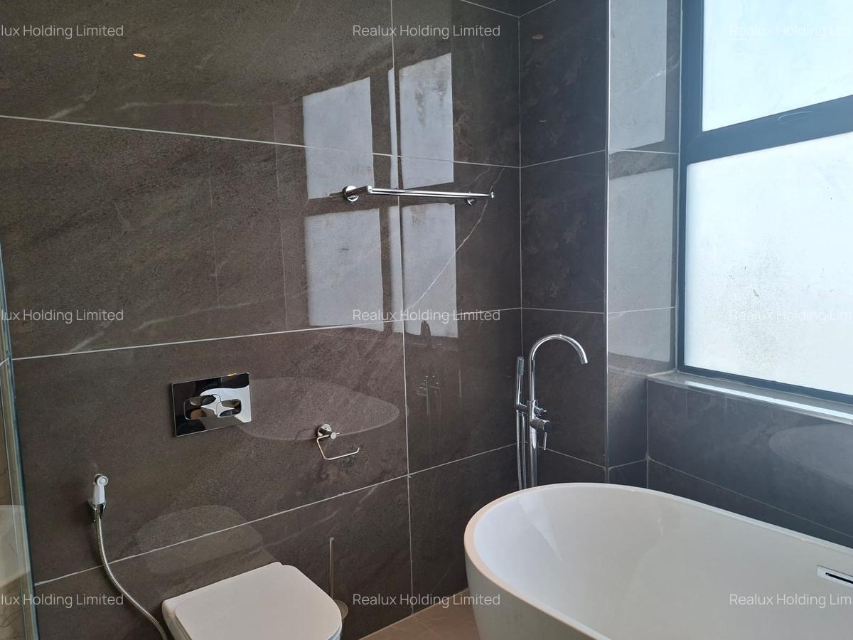 3 Bed Apartment with En Suite in Riverside - 10
