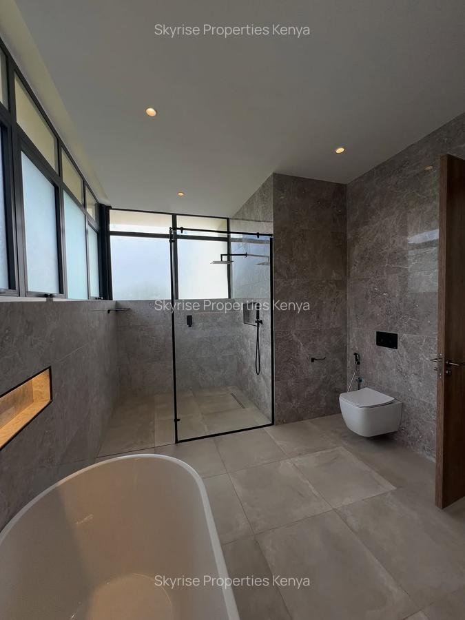 5 Bed Villa with En Suite in Nyari - 3