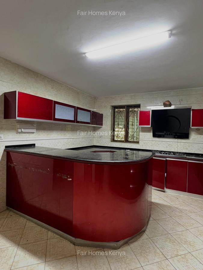 5 Bed Townhouse with En Suite at Othaya Road - 6