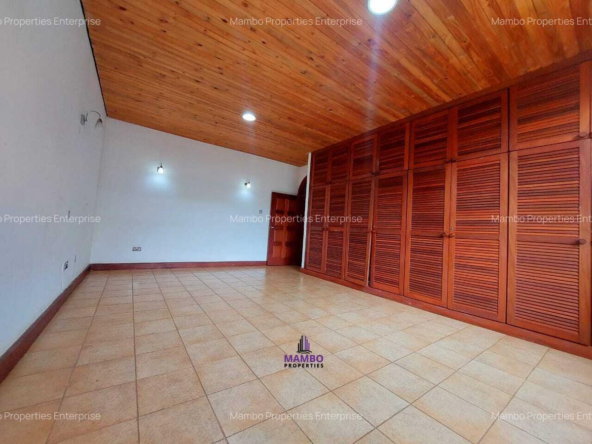 5 Bed Villa with En Suite at Lone Tree - 12