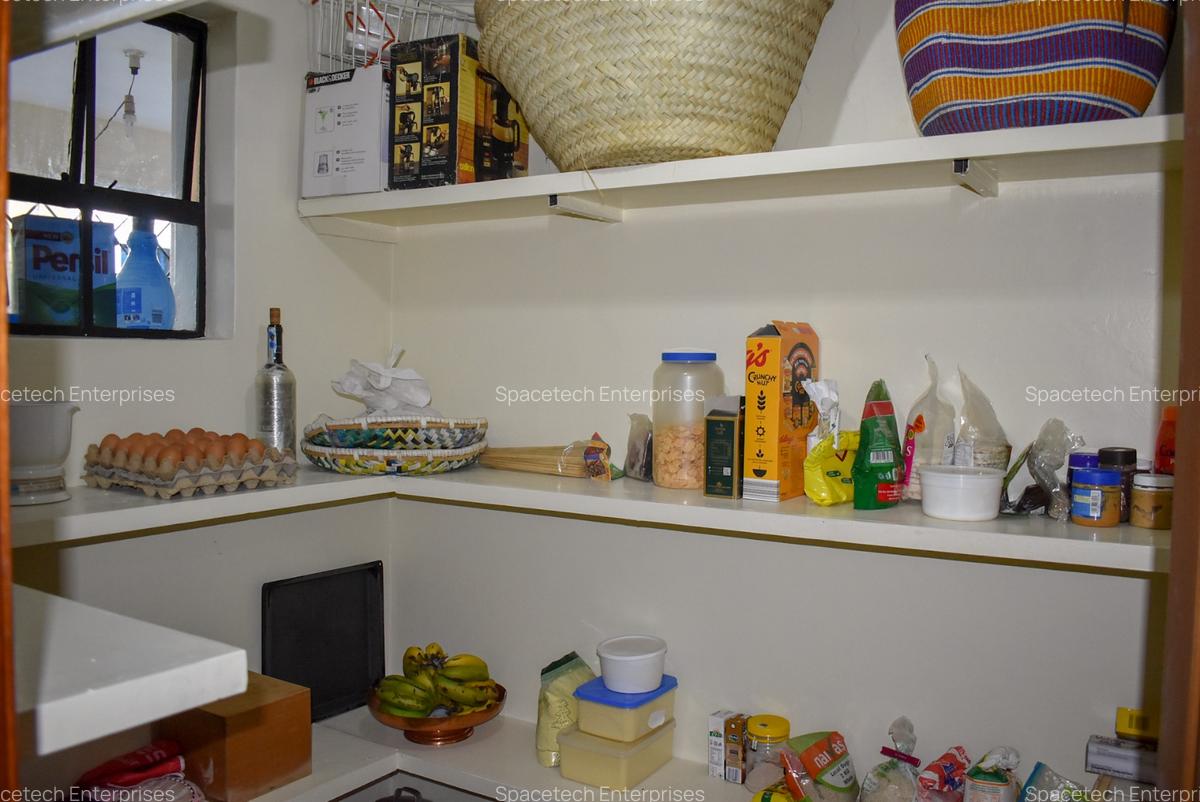 4 Bed Townhouse with En Suite in Lavington - 9