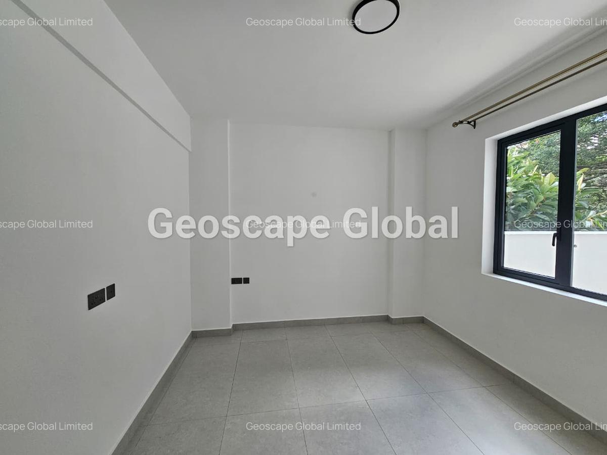 3 Bed Apartment with En Suite in Brookside - 10