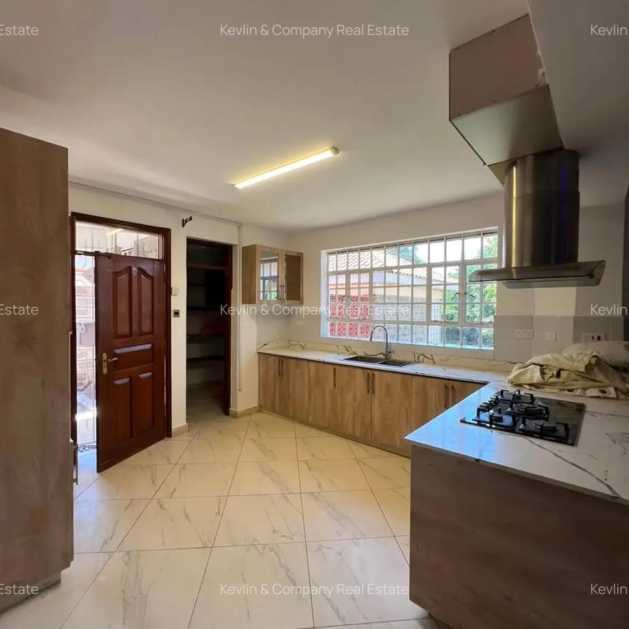 5 Bed Villa with En Suite in Runda - 12