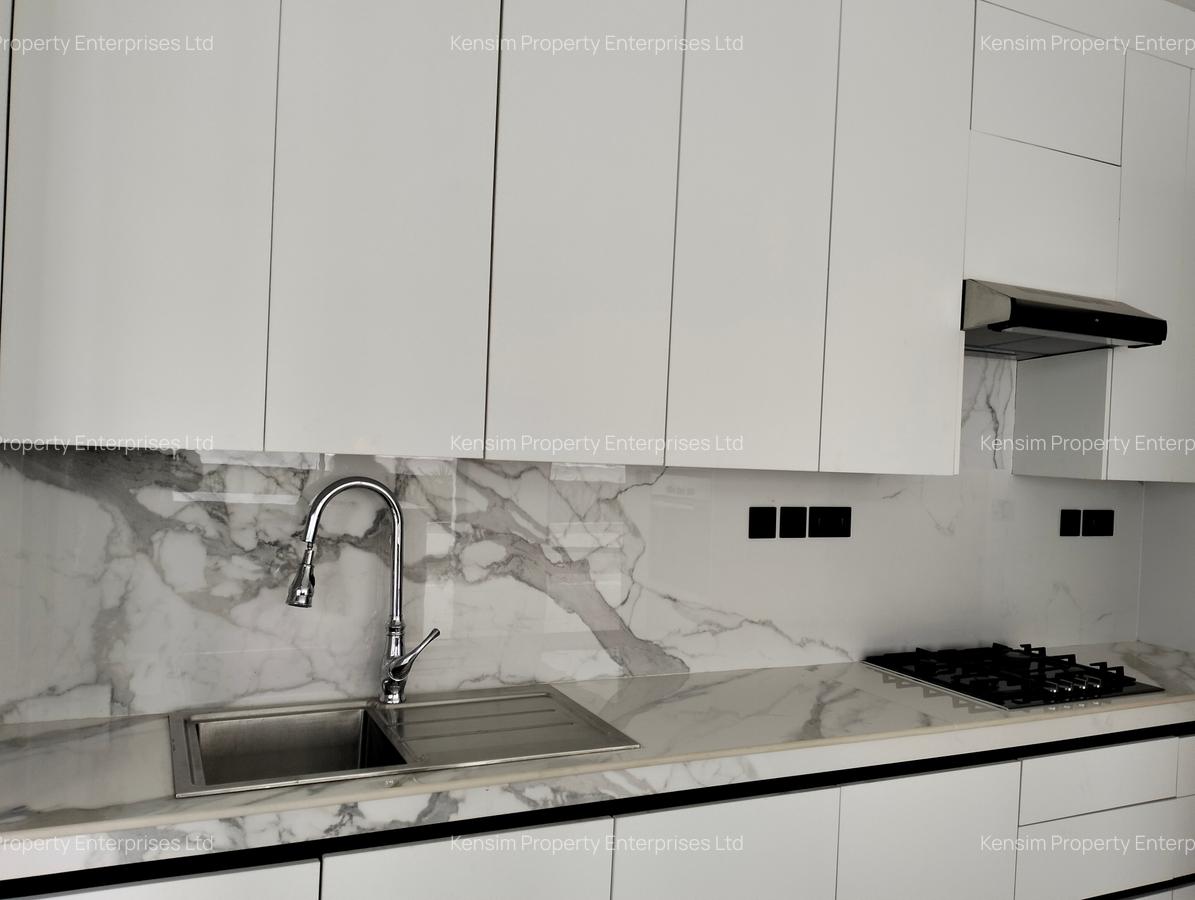 5 Bed Townhouse with En Suite in Lavington - 6