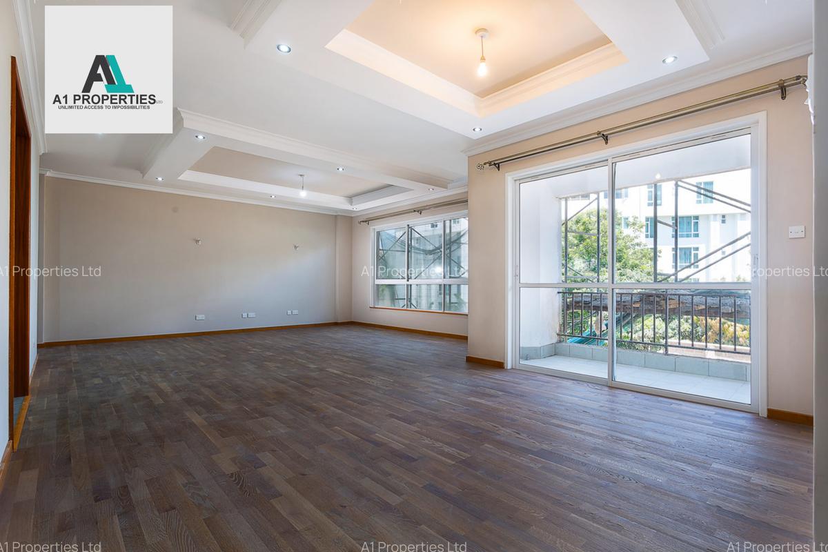3 Bed Apartment with En Suite in Riverside - 3
