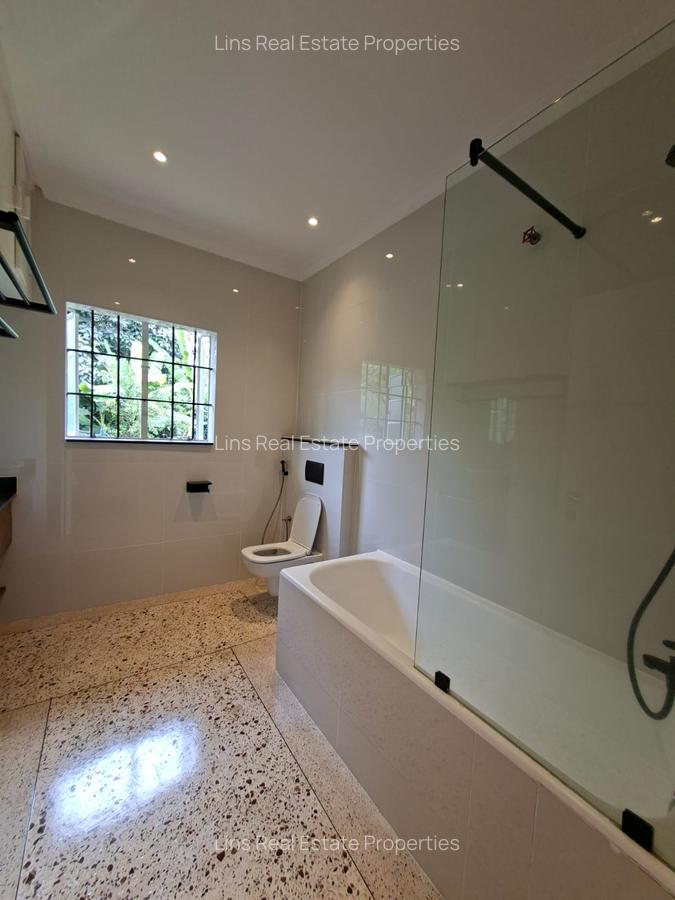 4 Bed House with En Suite in Gigiri - 12