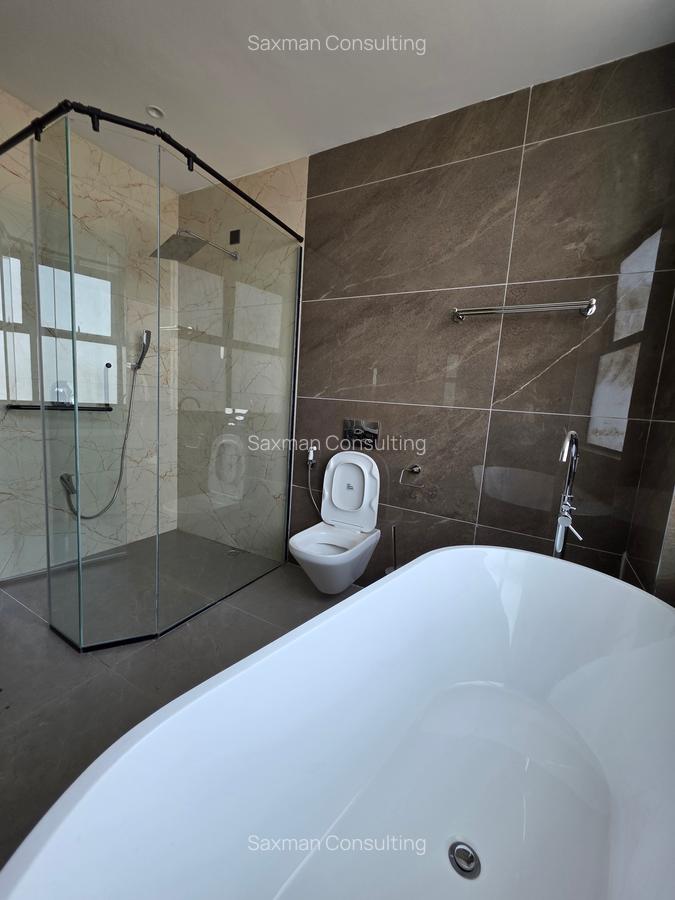 3 Bed Apartment with En Suite in Riverside - 14