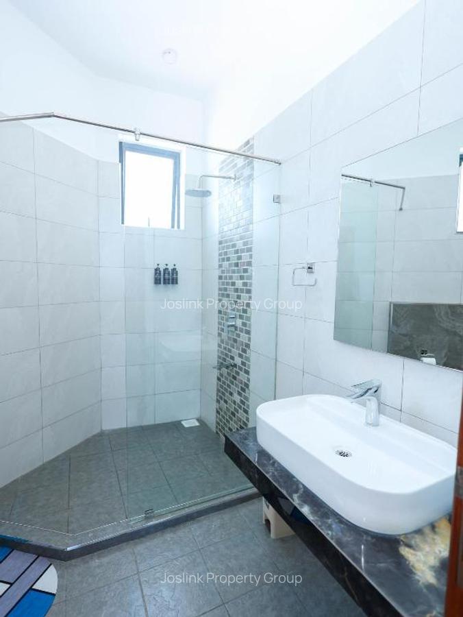 2 Bed Apartment with En Suite in Nyali Area - 20