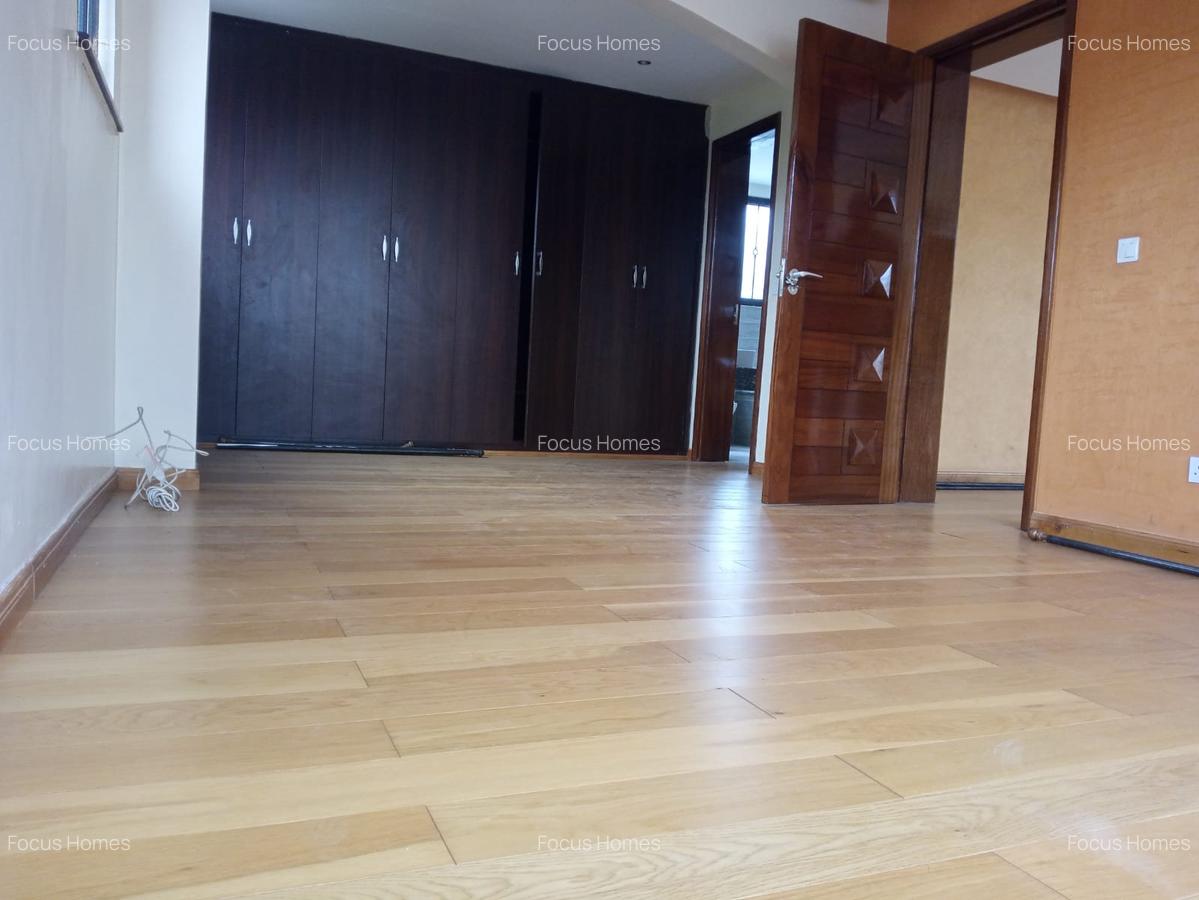 4 Bed Townhouse with En Suite in Lavington - 11