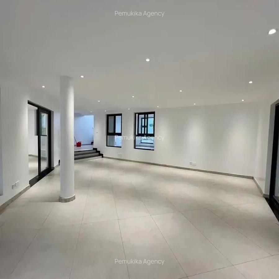 6 Bed Townhouse with En Suite in Runda - 13