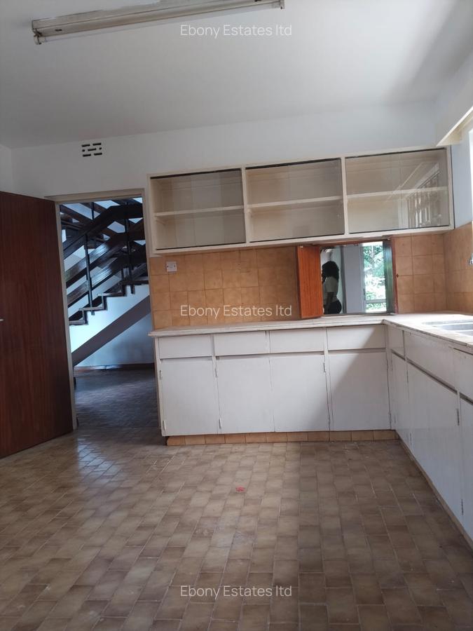 4 Bed Townhouse with En Suite in Lavington - 12