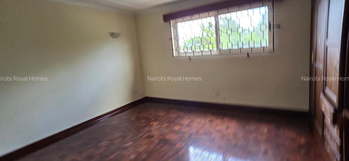 4 Bed Townhouse with En Suite at Lavington Off Convent Drive - 15