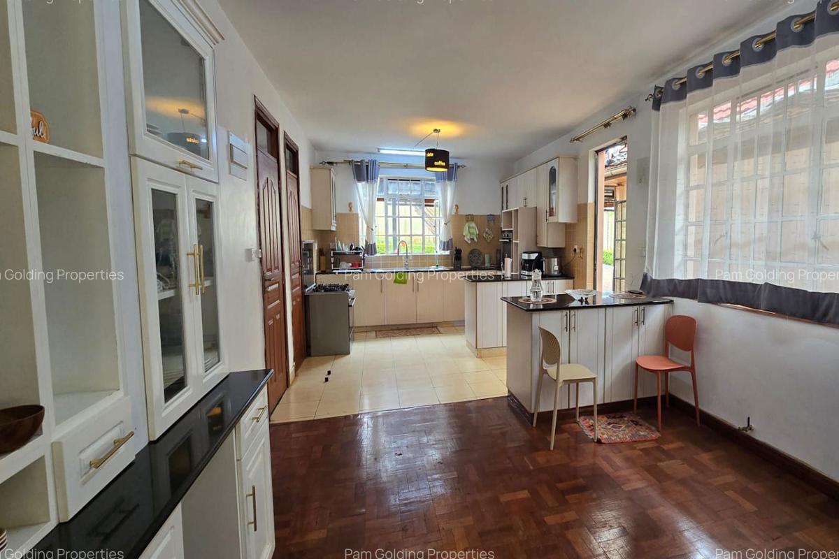 4 Bed House with En Suite in Runda - 9