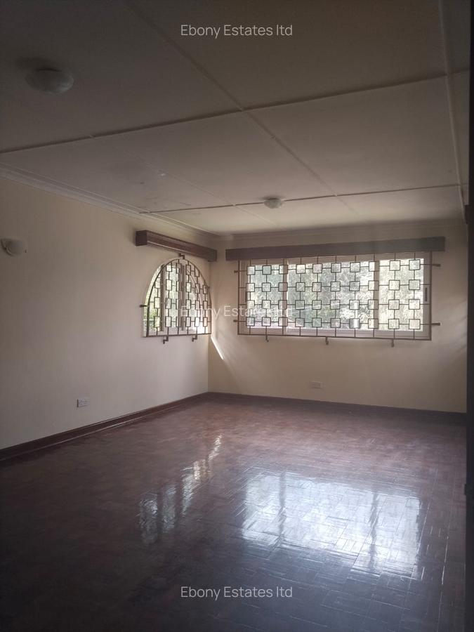 5 Bed Townhouse with En Suite in Lavington - 19