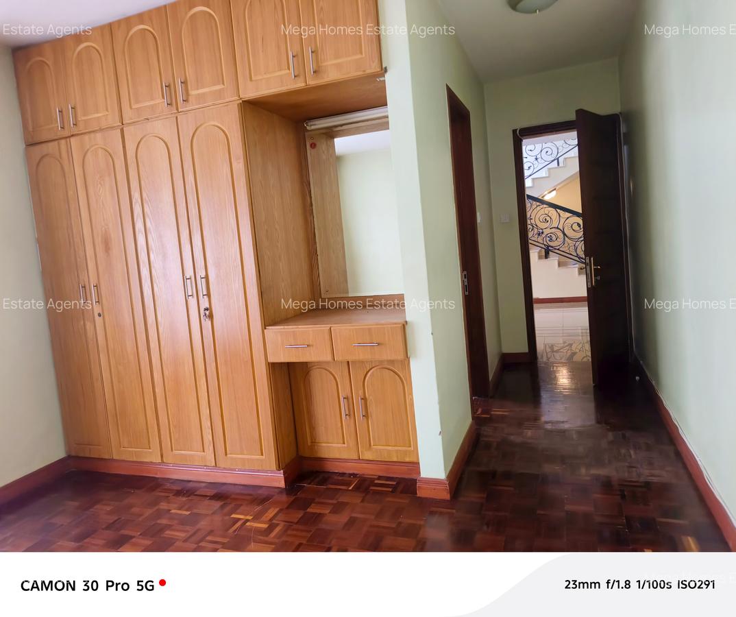 5 Bed House with En Suite in Runda - 13